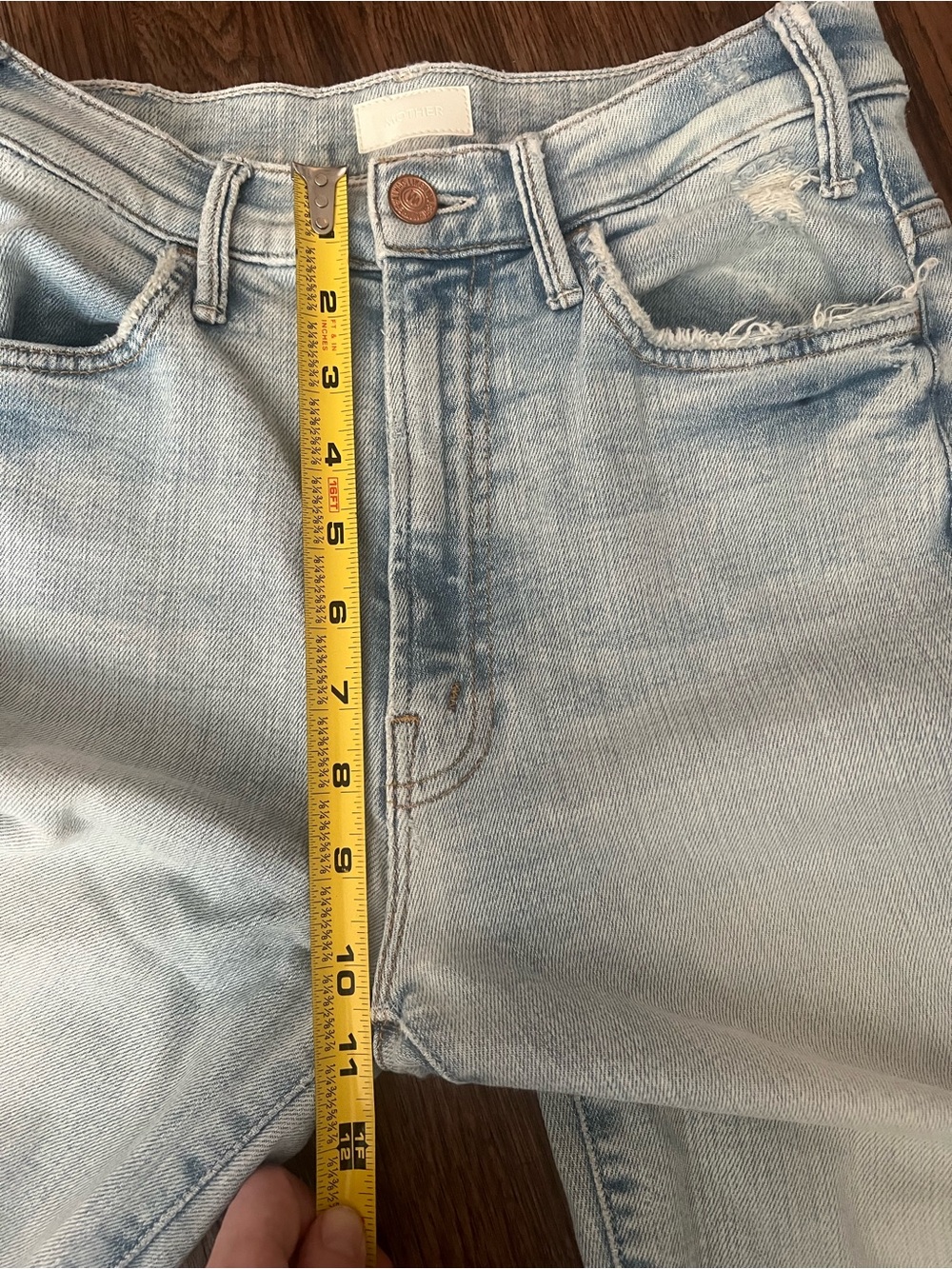 Light Wash Distressed Women's Jeans - Picture 8 of 11